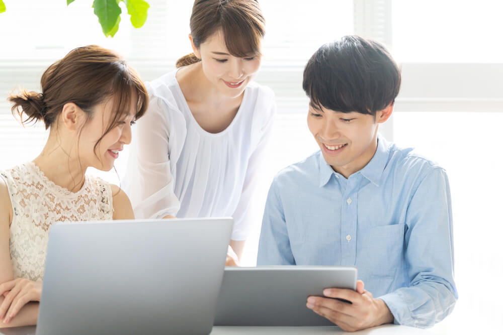 【メンズ】夏のオフィスカジュアル着こなし術。持っておきたいアイテムはこれ！