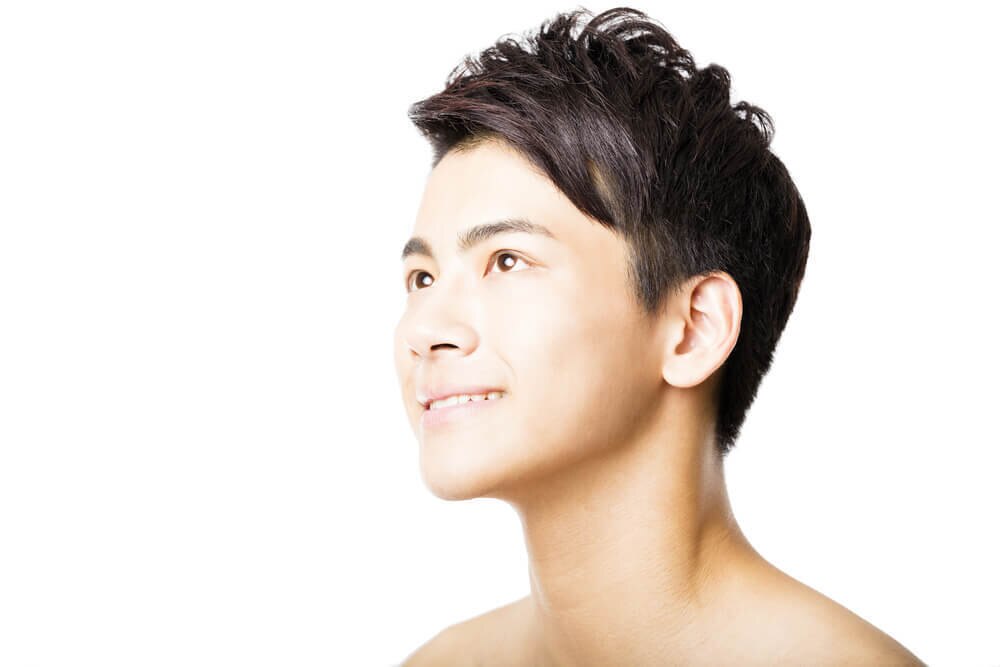 【医師監修】頭皮の匂いが気になる？匂いの原因や対策方法、おすすめのシャンプーを紹介