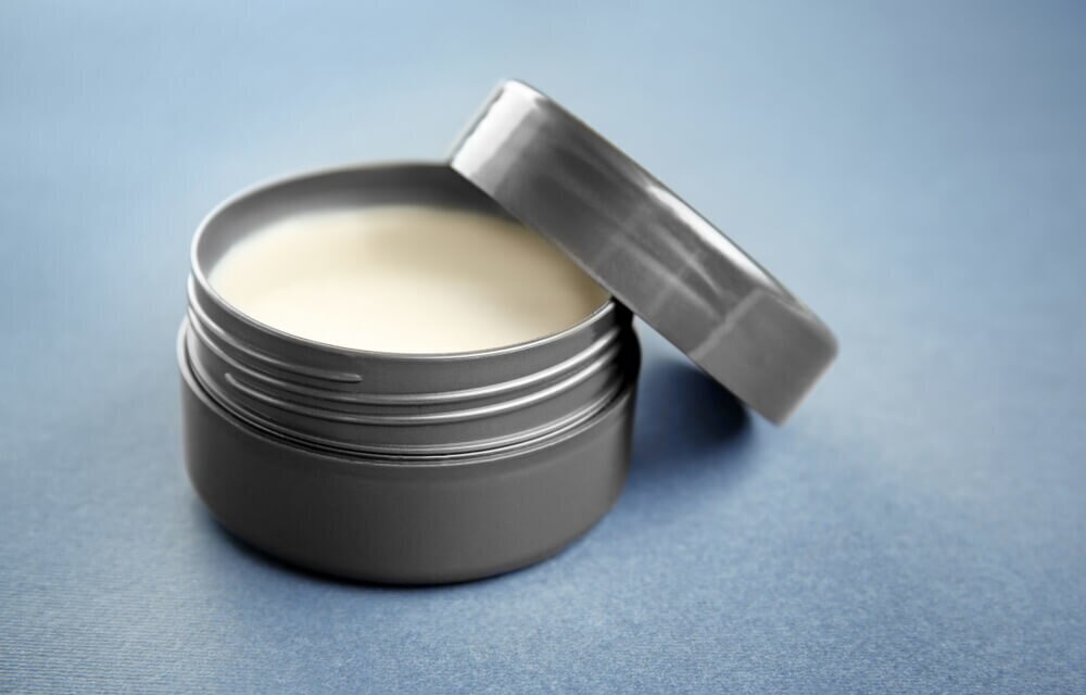 【2021】人気のアップバングスタイル！男らしさを上げるスタイリングのコツ