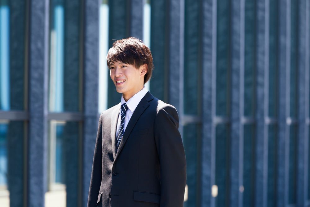 【入学式】大学生・高校生男子の服装｜スーツや小物の選び方、身だしなみを解説
