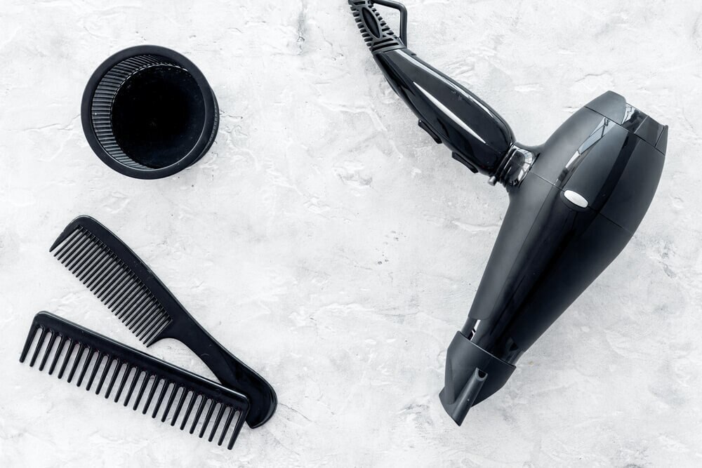 【医師監修】頭皮の匂いが気になる？匂いの原因や対策方法、おすすめのシャンプーを紹介