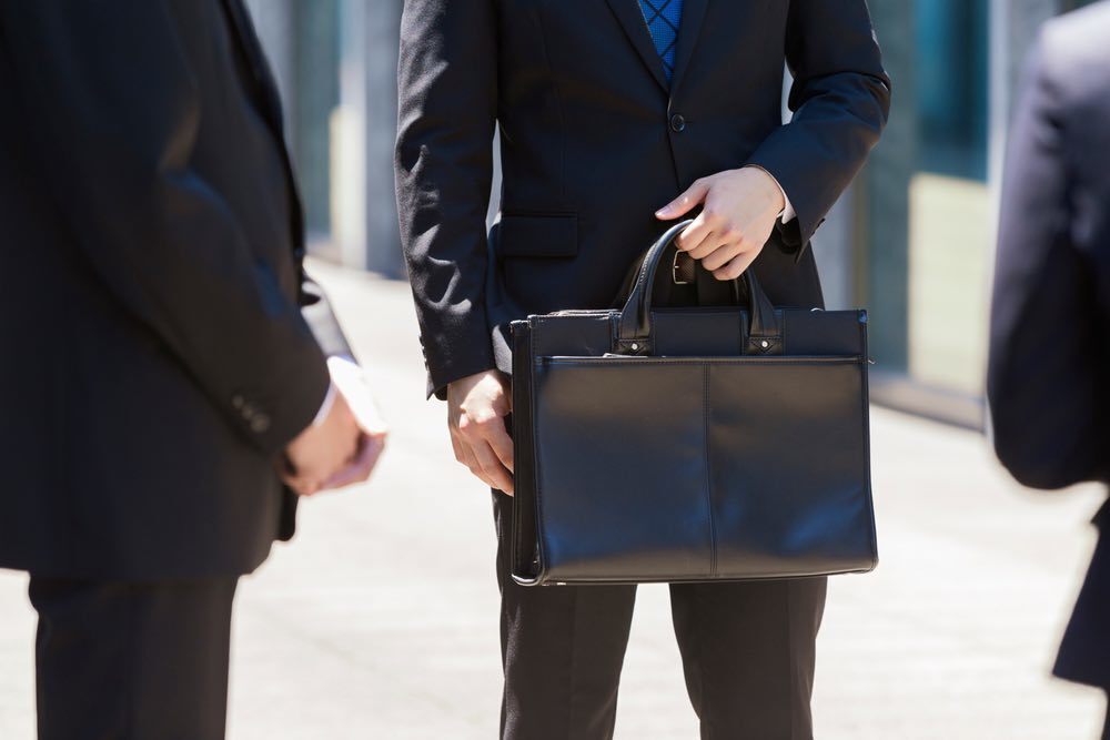 【入学式】大学生・高校生男子の服装｜スーツや小物の選び方、身だしなみを解説