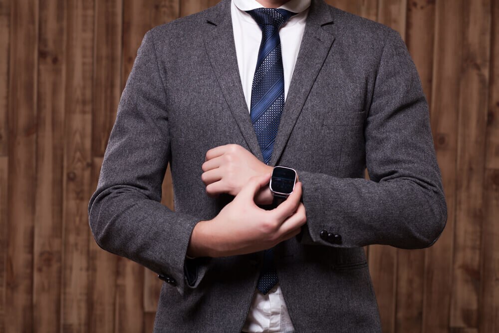 キレイなスーツは男をアゲる！収納方法や持ち運びのポイントも紹介