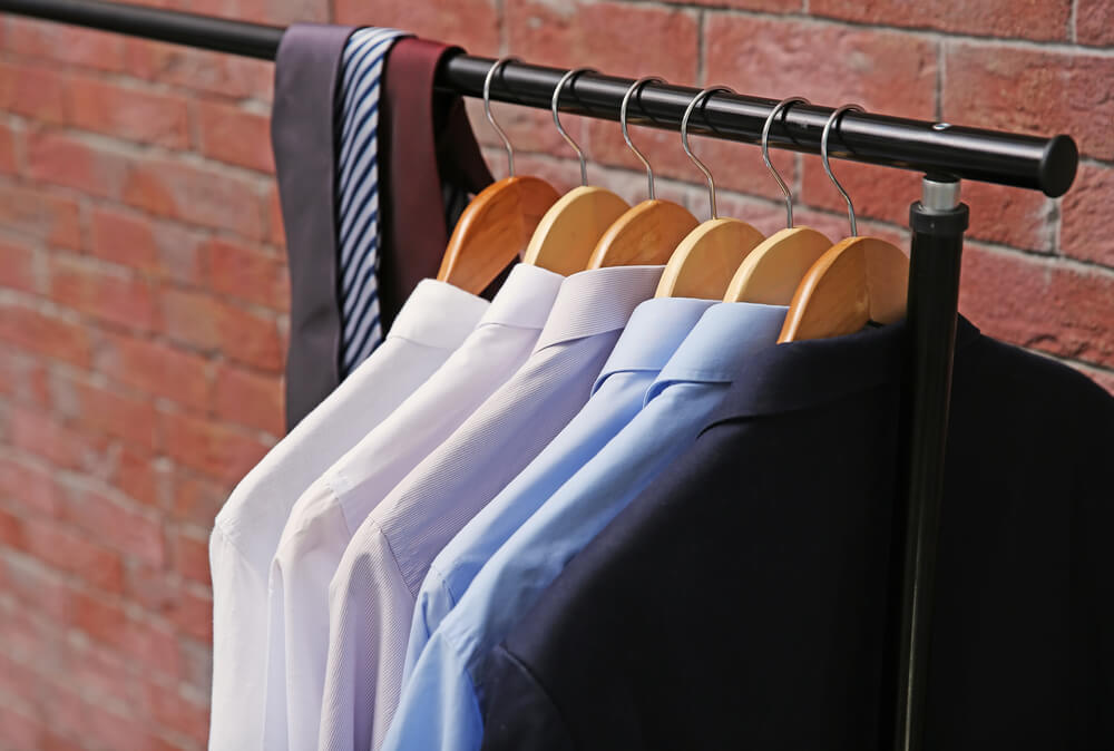 キレイなスーツは男をアゲる！収納方法や持ち運びのポイントも紹介