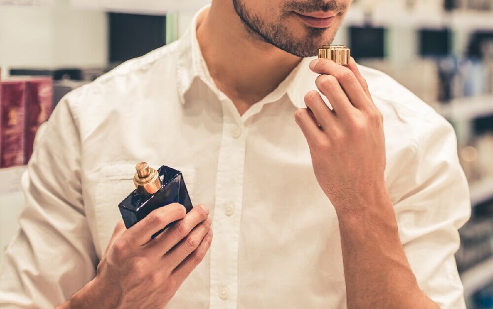 フレグランスアドバイザー監修｜香水を付ける場所はどこ？上手な香らせ方や対処法