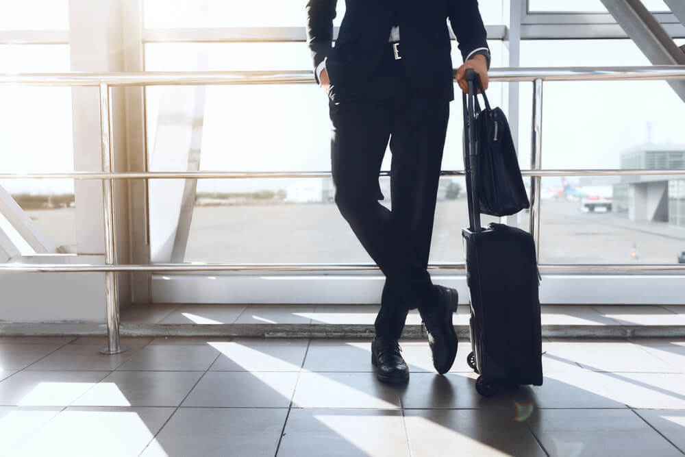 キレイなスーツは男をアゲる！収納方法や持ち運びのポイントも紹介