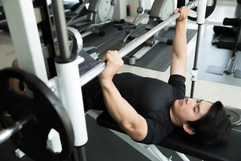 【トレーナー監修】筋肉をつけるとモテる理由は？女性が好きな部位や筋トレ方法も解説