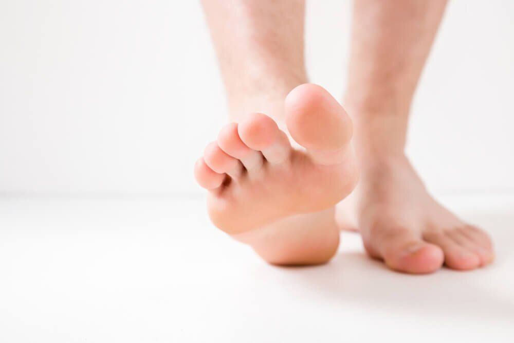 足がニオう原因と蒸れの対策方法とは？気になるニオイを解消するアイテムも紹介