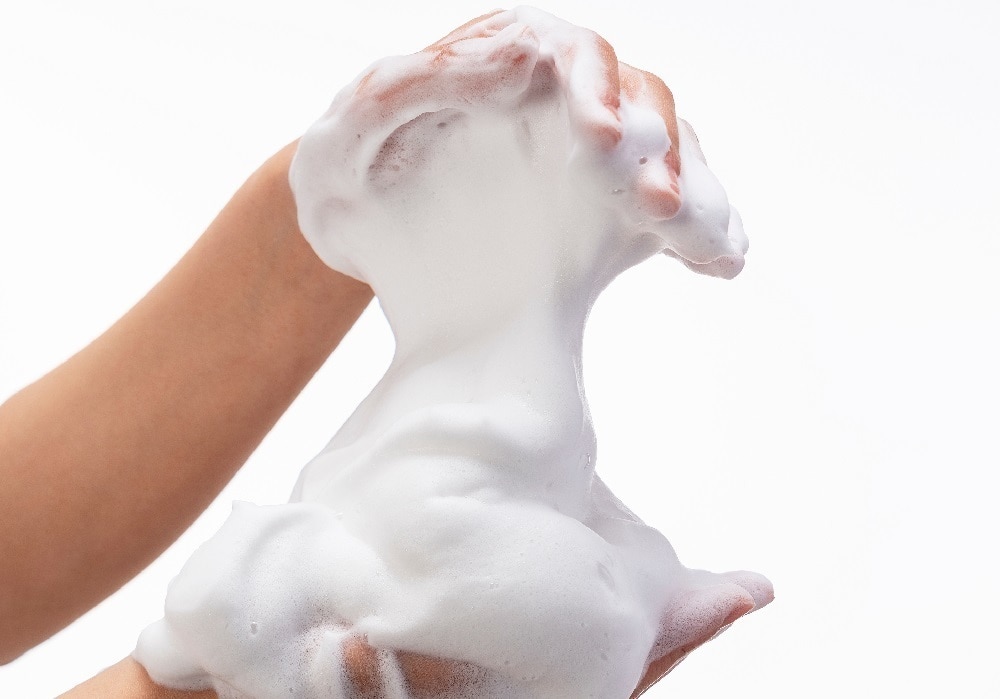 ボディソープの上手な泡立て方。泡立てるメリットや洗うときの注意点も解説