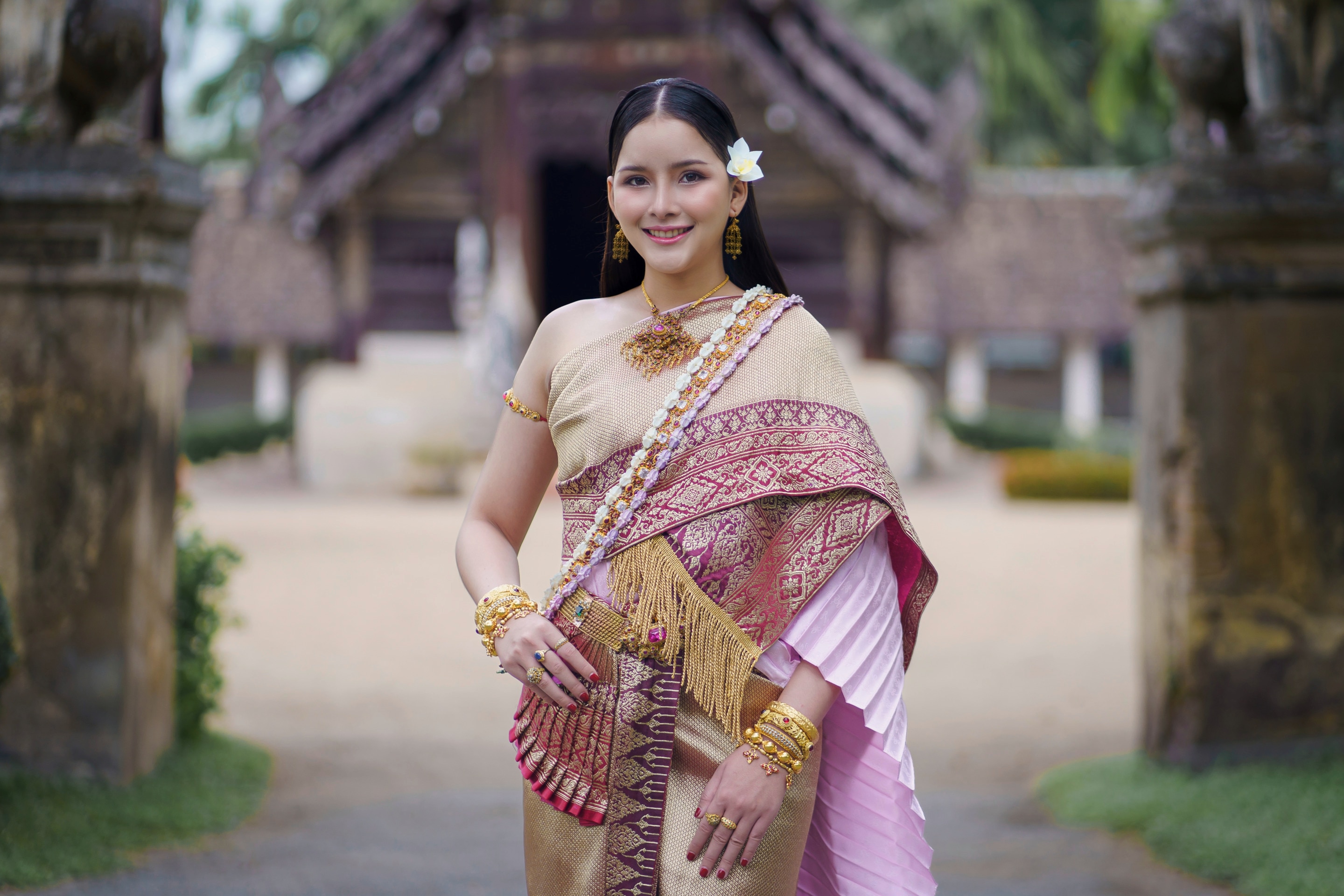 ไอเดียทรงผมเจ้าสาวหน้ากลม ชุดไทยประยุกต์ สไตล์ผมยาว