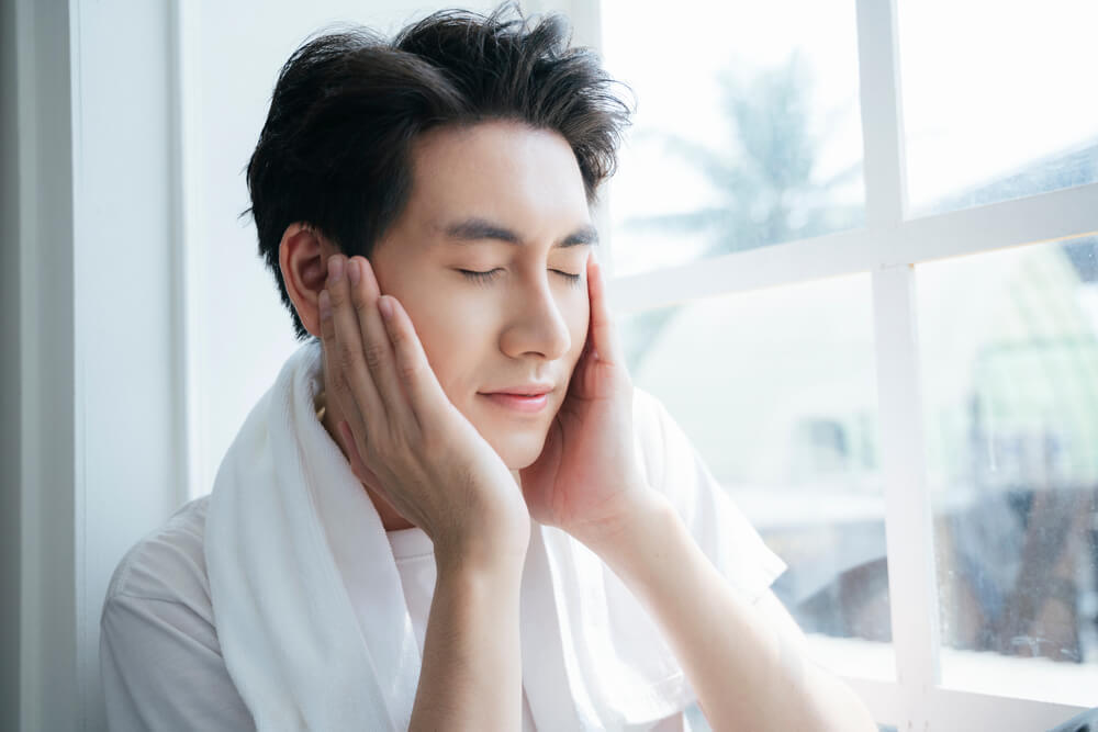 【スキンケア初心者必見】メンズ化粧水の選び方や正しい付け方を解説