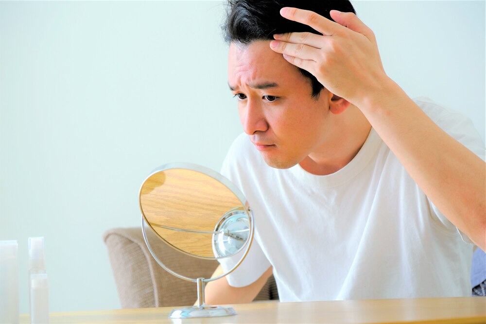 【ヘアメイク監修】前髪の薄毛が目立たないおしゃれな髪型5選！セットの仕方や日頃のケアも