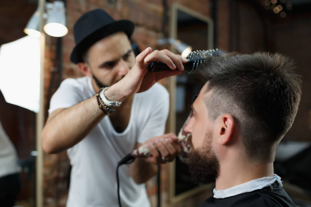 ヘアカットで薄毛をカバー！お気に入りのヘアスタイルを手に入れよう