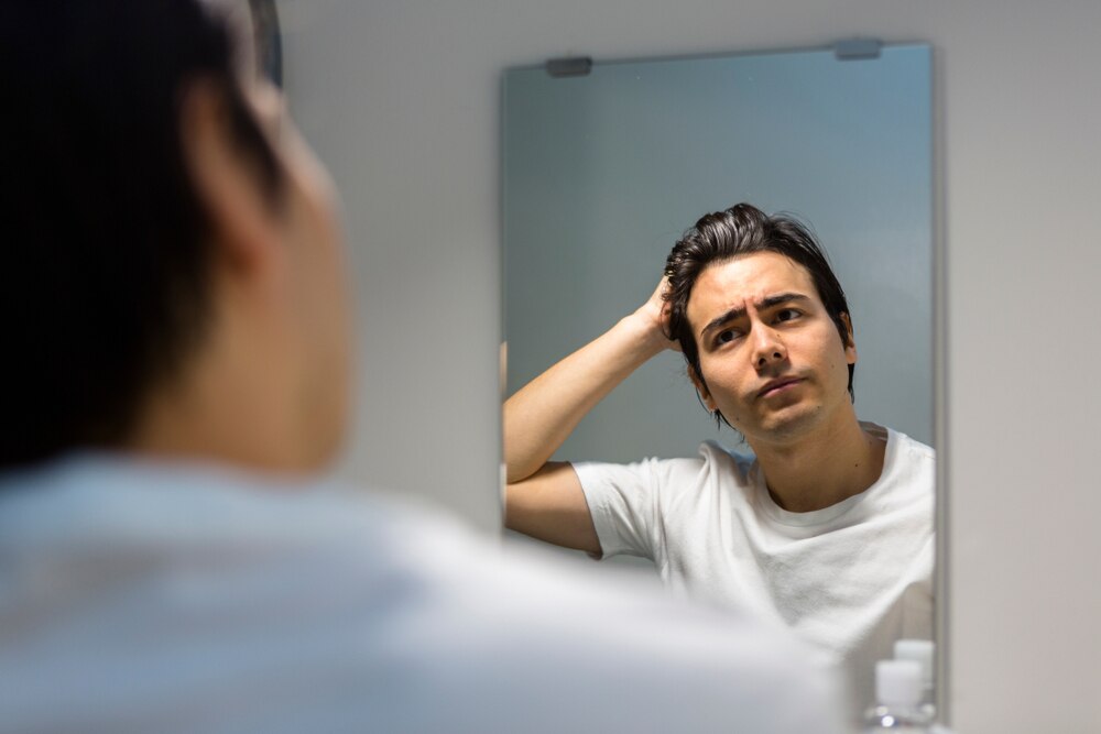 薄毛をカバーしながら格好良く見せる髪型とは？スタイリングのコツも紹介