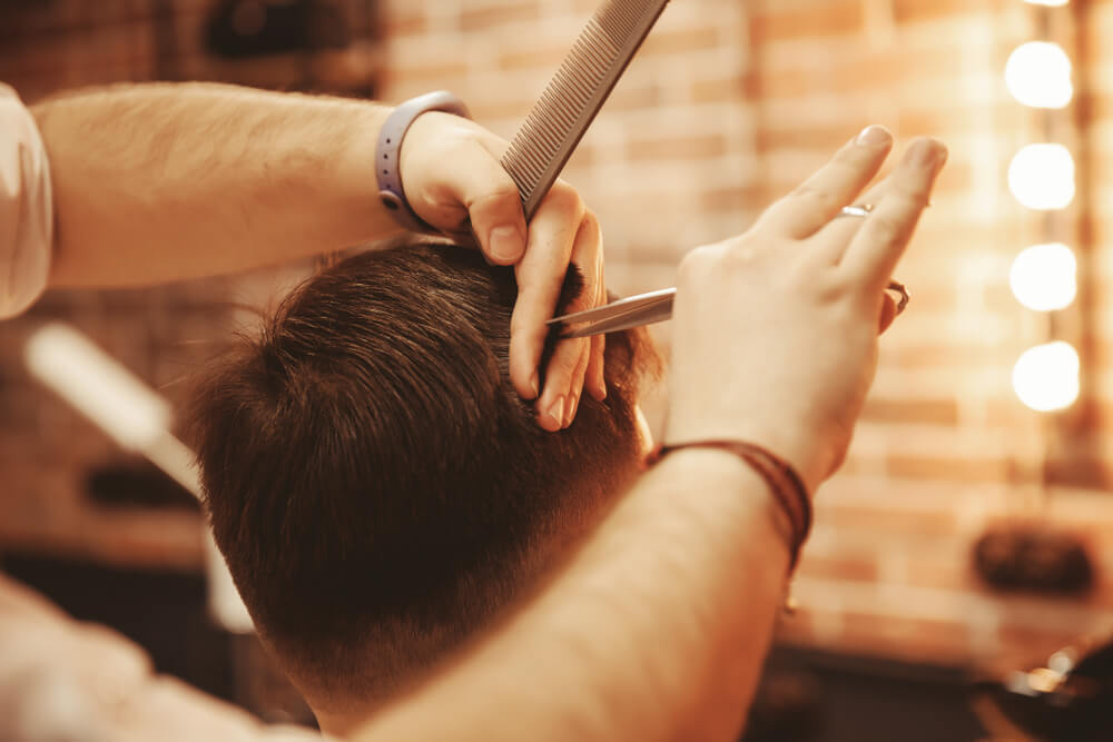 ヘアカットで薄毛をカバー！お気に入りのヘアスタイルを手に入れよう