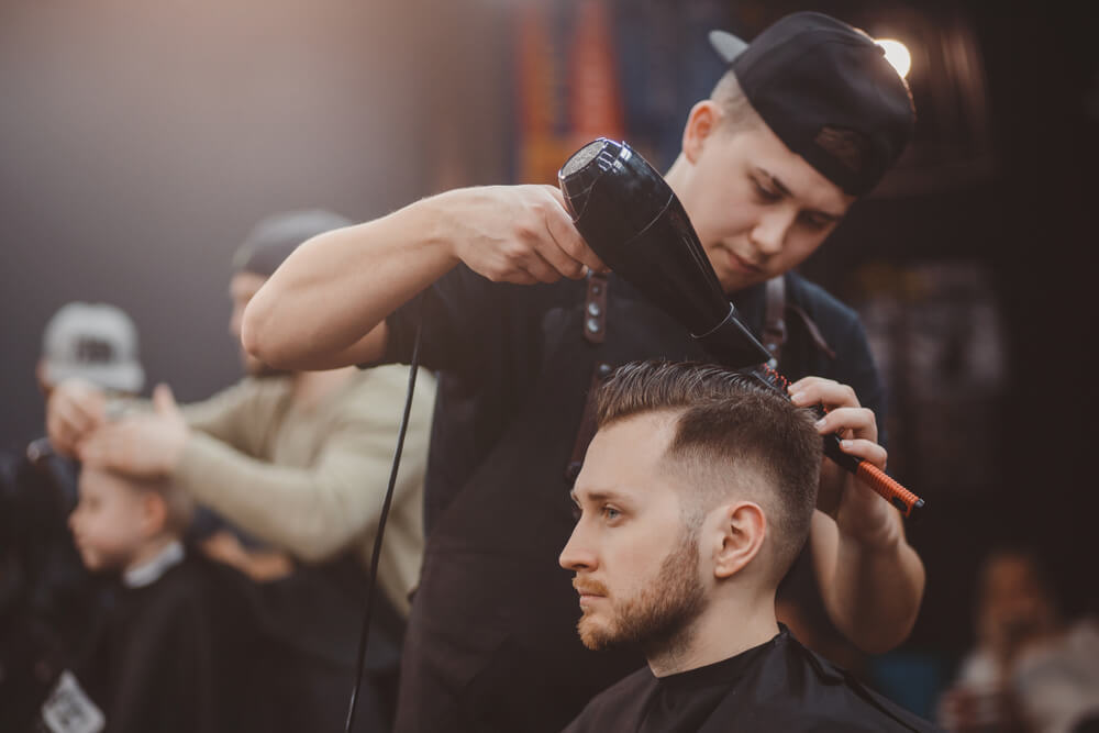 ヘアカットで薄毛をカバー！お気に入りのヘアスタイルを手に入れよう