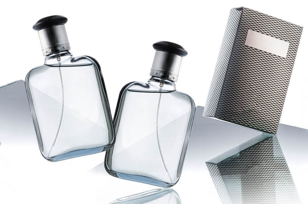 【医師監修】香水をつける正しい場所はどこ？初心者が押さえておきたい使い方を解説-メンズ編-