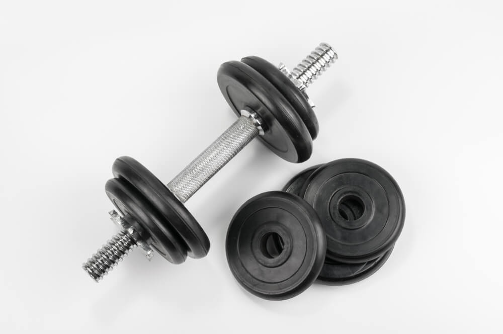 ダンベルの筋トレメニュー｜自宅でできる部位別のトレーニングを紹介