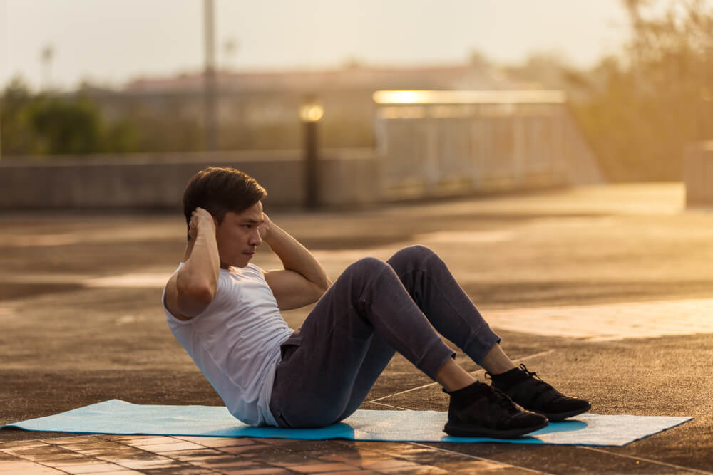 【トレーナー監修】短期間で効率的な腹筋の鍛え方とは？初心者も自宅で簡単にできるメニューを紹介