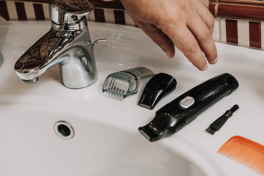 【医師監修】みんなアンダーヘアー処理してる？整えるメリットと方法も紹介-メンズ編-