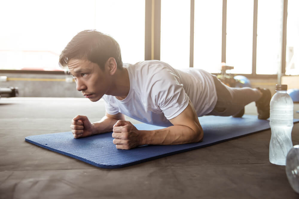 細マッチョになるには？効果的な筋トレメニューと食事のポイント