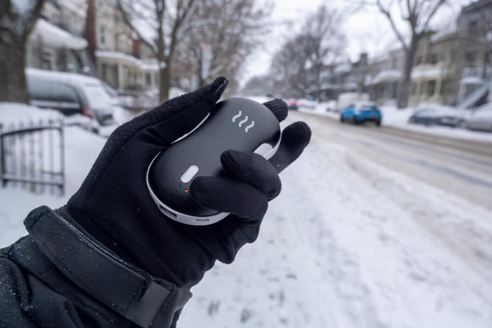 寒い季節は防寒グッズが便利！テレワークや通勤通学にも使えるアイテムを紹介