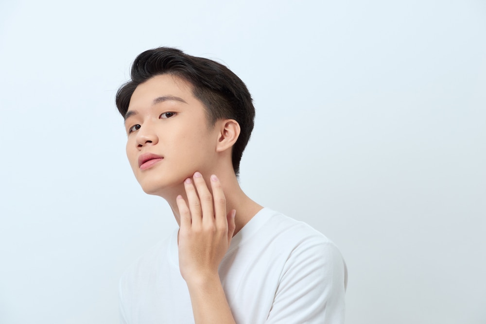 眉毛の整え方を覚えて清潔感のある男性に！初心者でもできるお手入れ方法を紹介