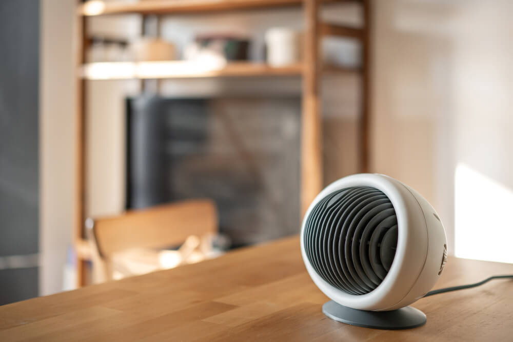 寒い季節は防寒グッズが便利！テレワークや通勤通学にも使えるアイテムを紹介