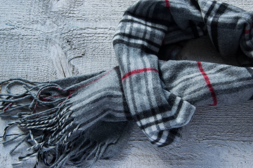 おしゃれなメンズマフラーの巻き方4選！アウター×マフラーのコーデもチェック