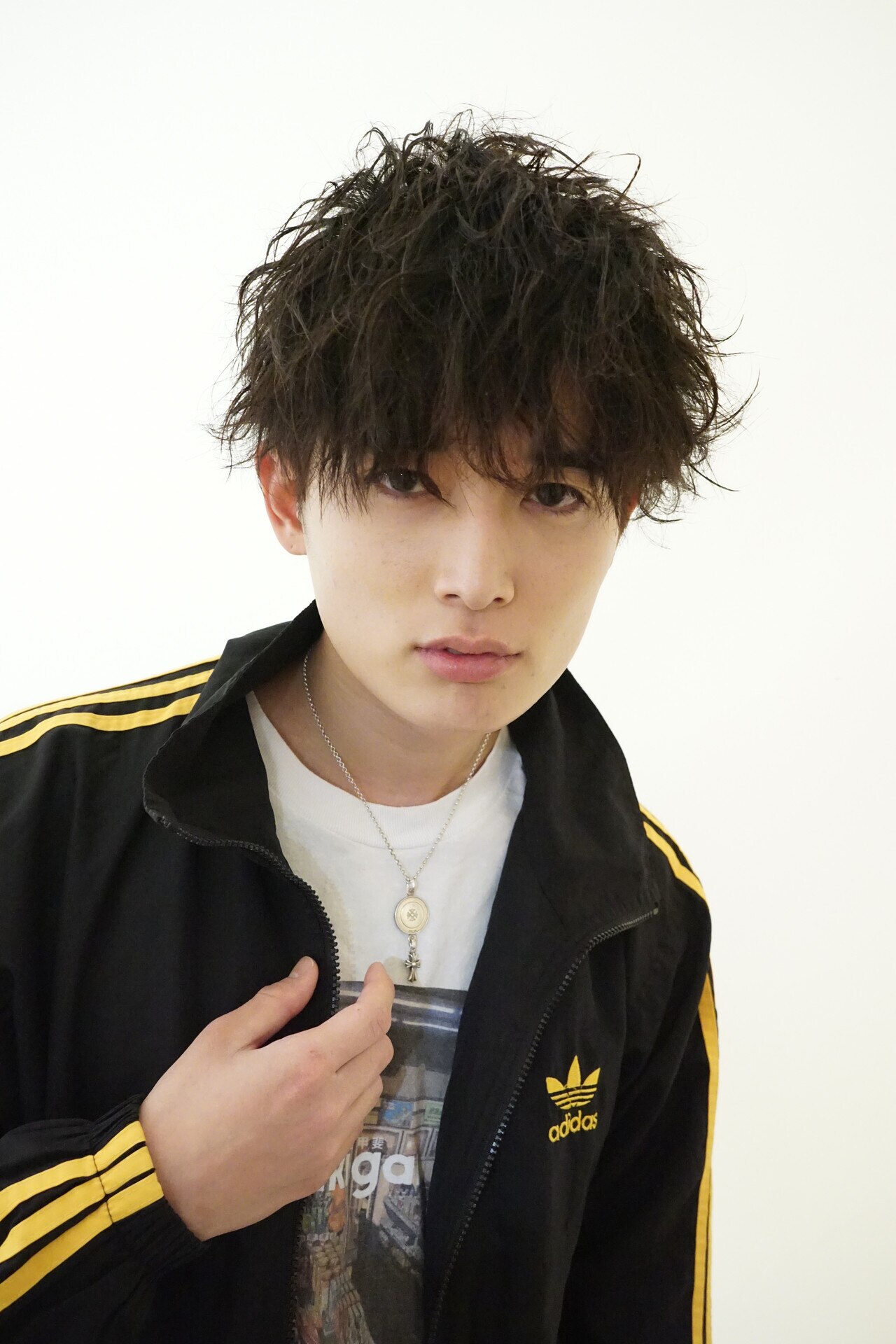 【ヘアメイク監修】2023冬もおしゃれ男子はメンズパーマ！人気の種類やセット方法を解説