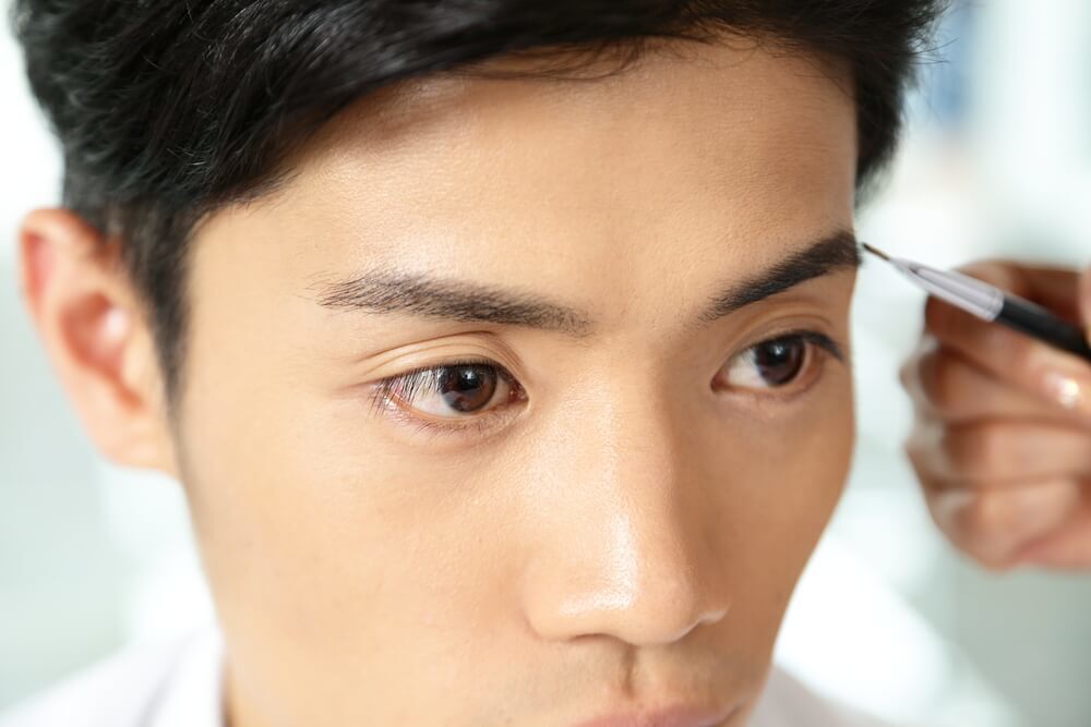 眉毛の整え方を覚えて清潔感のある男性に！初心者でもできるお手入れ方法を紹介