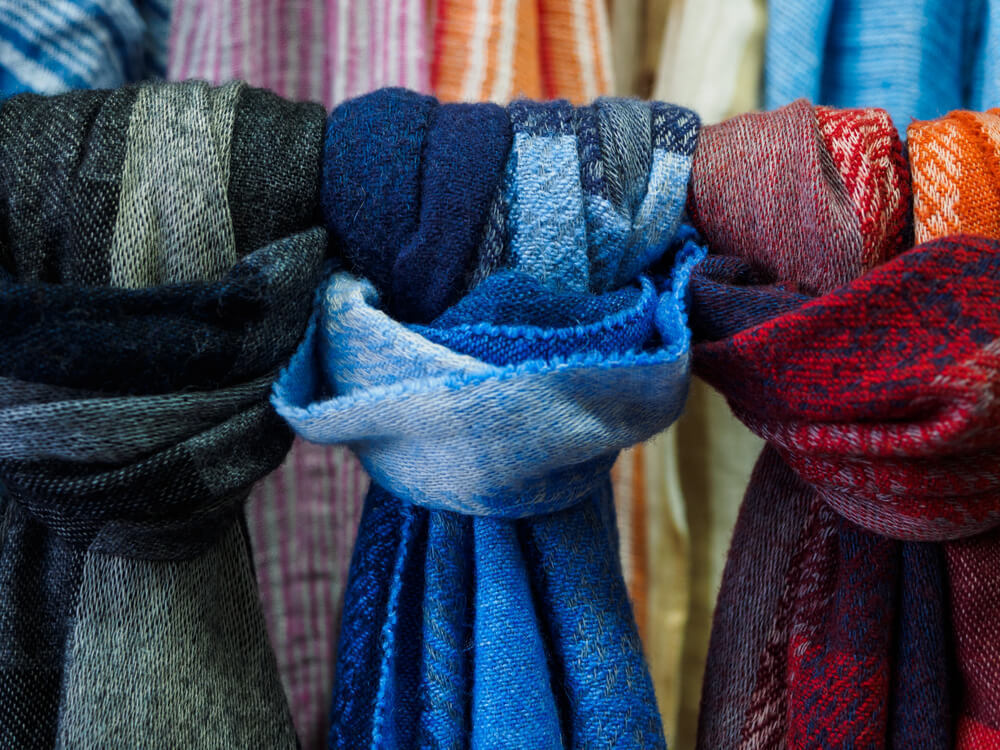 おしゃれなメンズマフラーの巻き方4選！アウター×マフラーのコーデもチェック