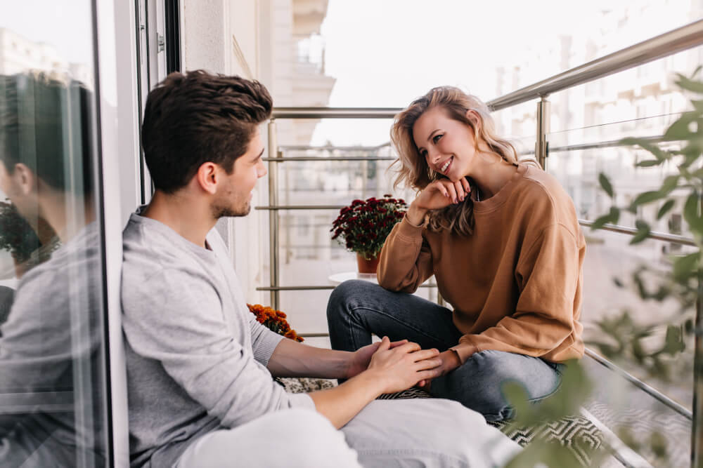 沈黙は避けたい…好きな人とのデート中に盛り上がる話題とは？