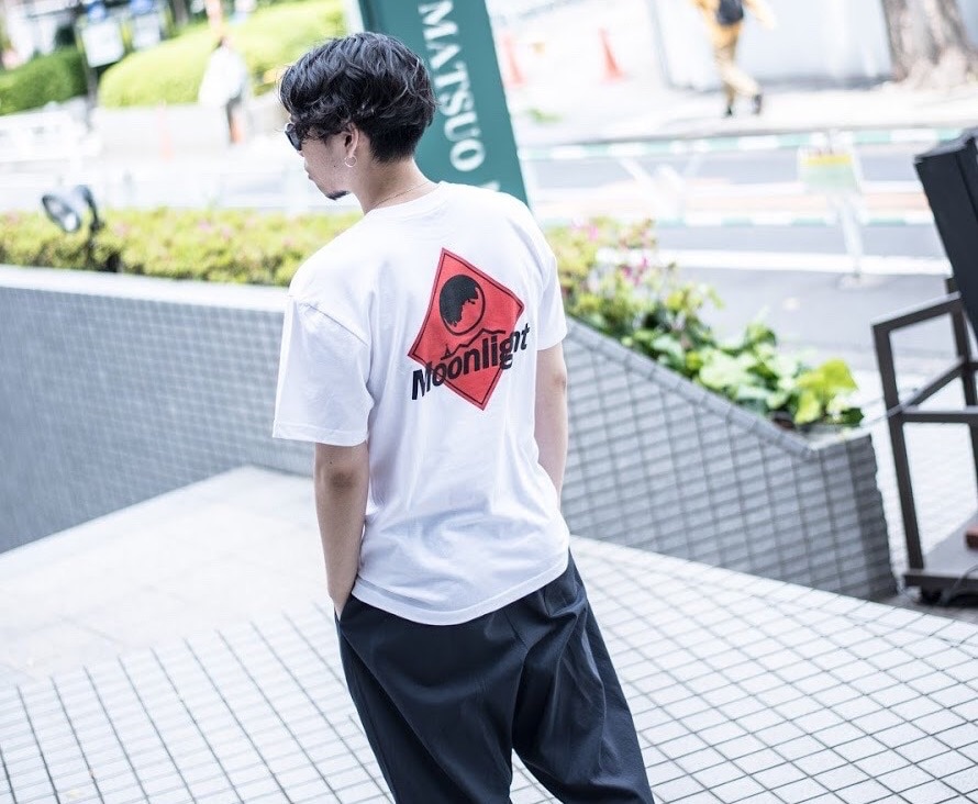 白Tシャツを自分らしく着るには？おしゃれメンズの着こなしコーデ