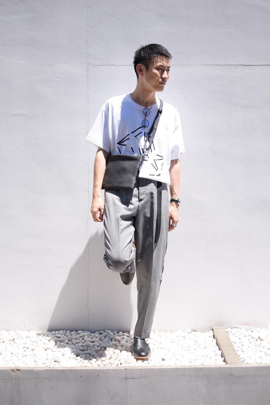 白Tシャツを自分らしく着るには？おしゃれメンズの着こなしコーデ