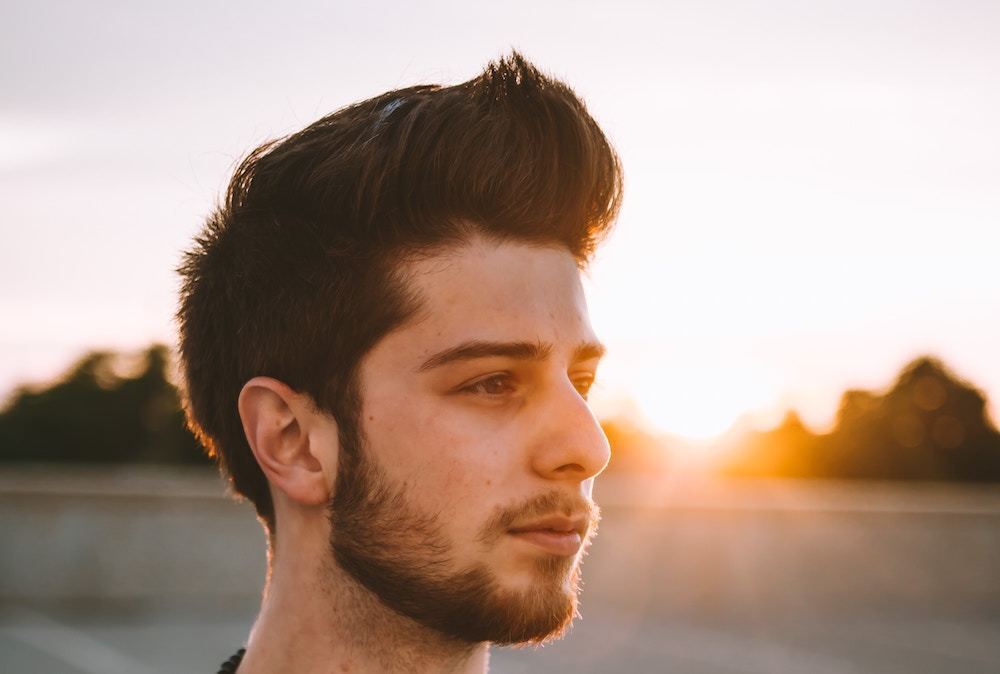 髪型は変えるべき？前髪アリで就活に臨む際のポイントとは？