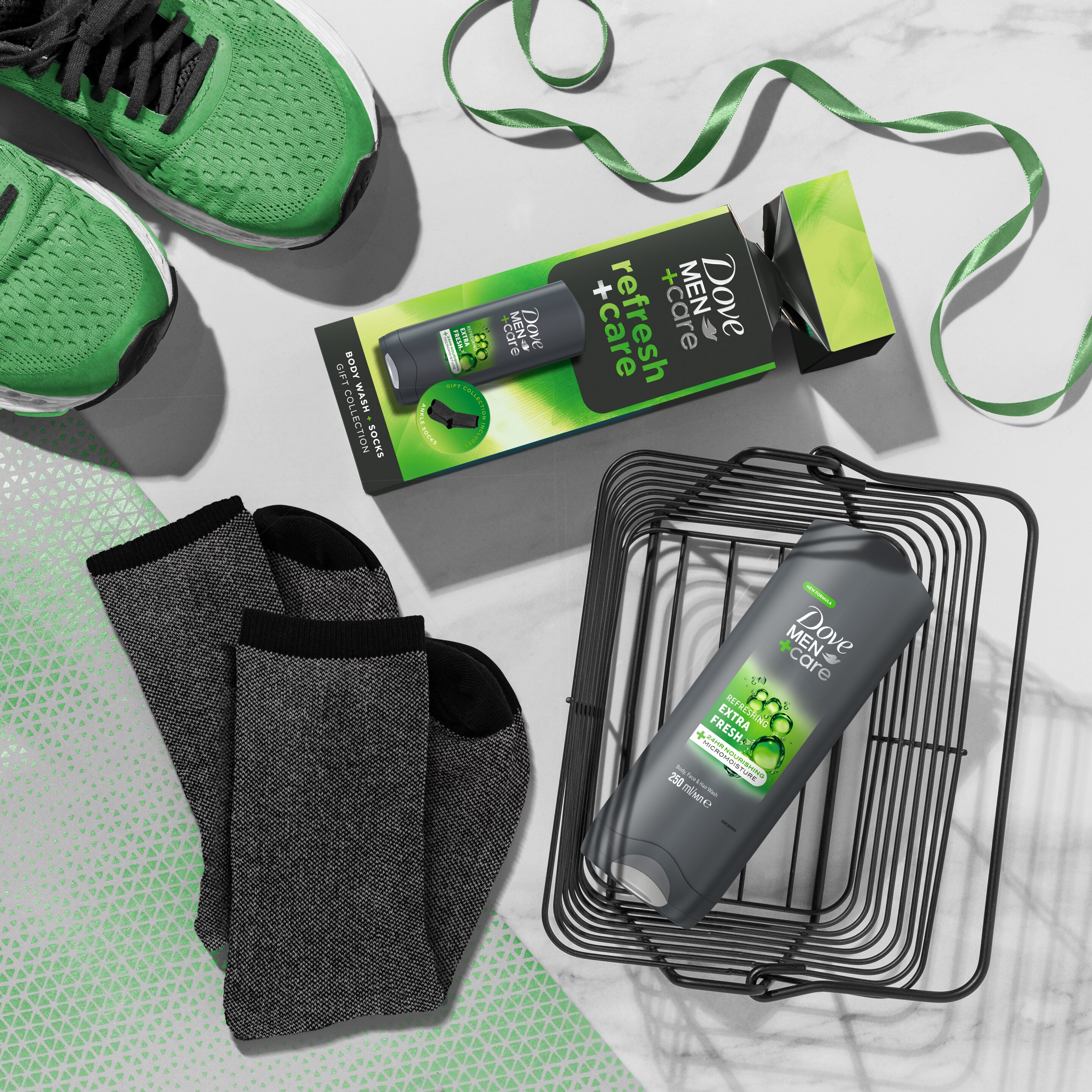 Dove Men+Care Refresh+Care Body Wash & Socks Gift Set with a 3-in-1 hair, face & body wash and socks in a stylish cracker perfect gifts for men 1 piece packshot