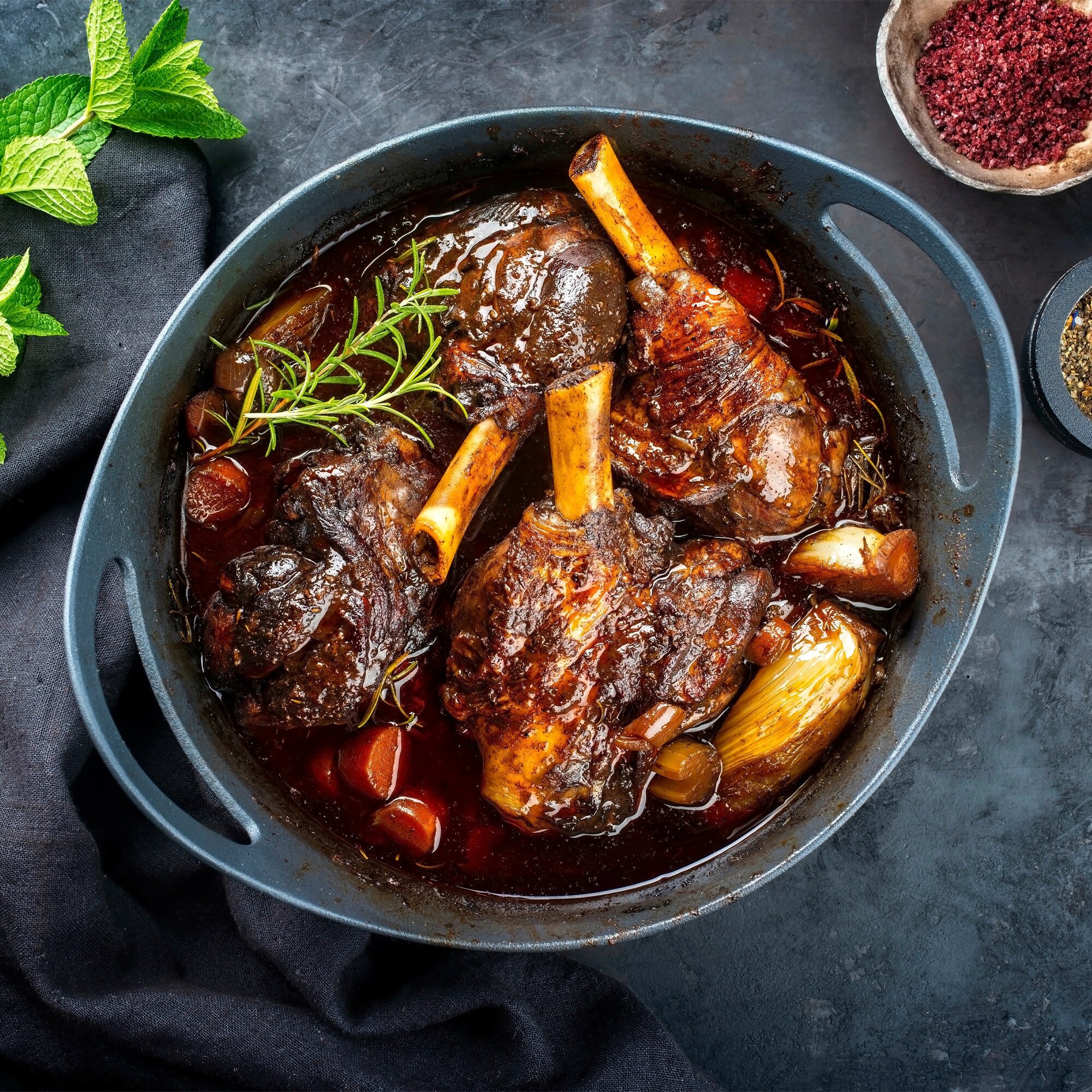 Beef roast in a black stone pot
