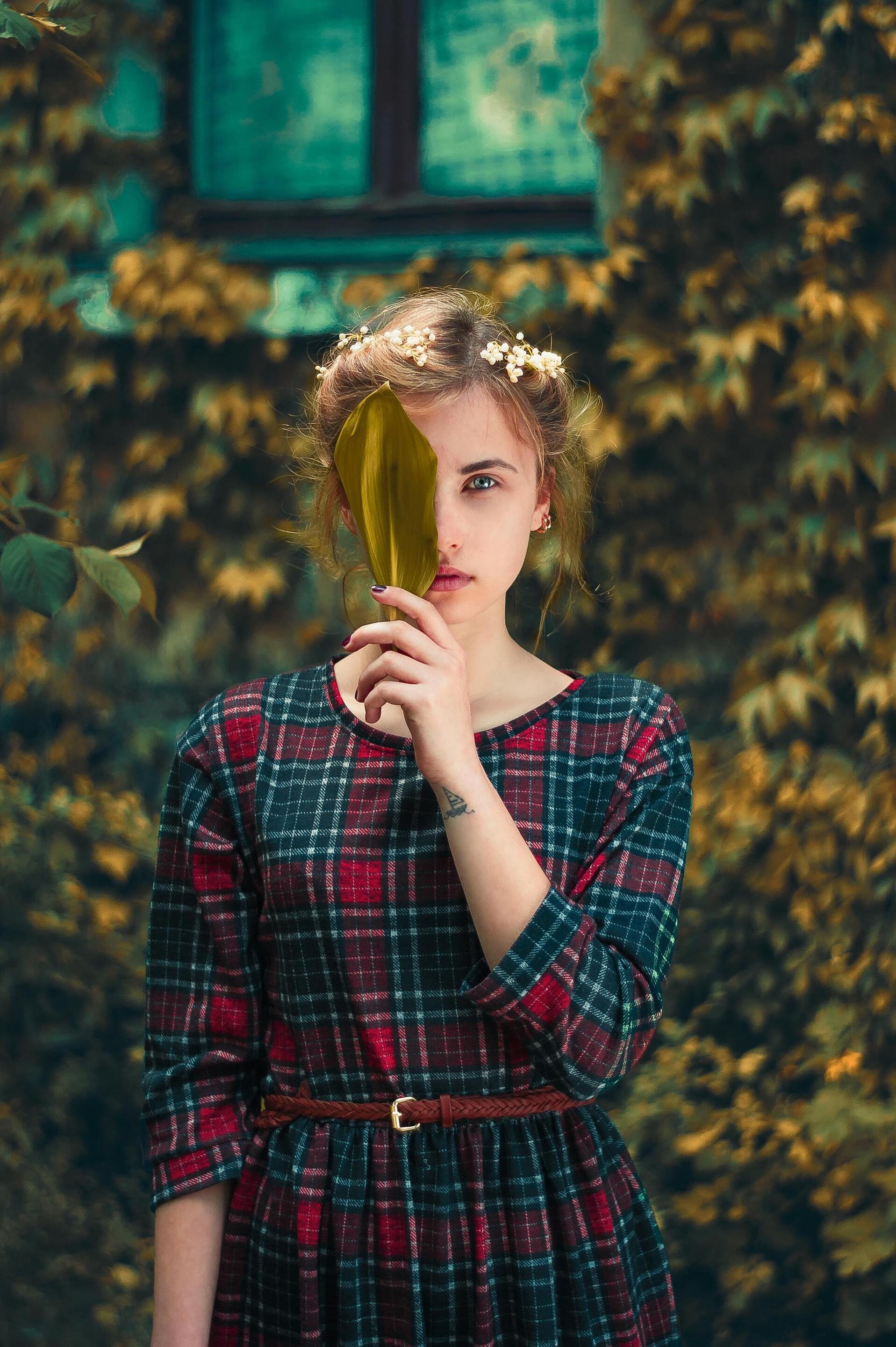 Woman with a flower crown braid inspired by cottagecore