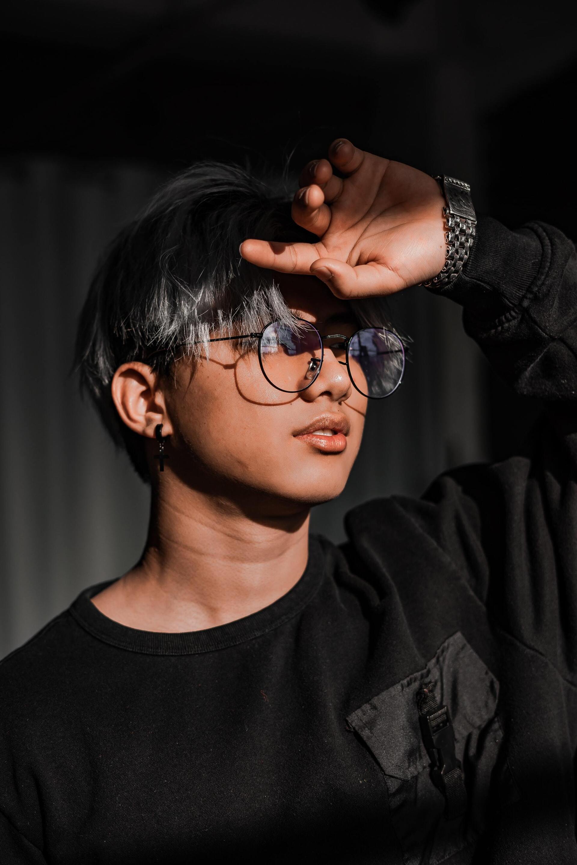 Kpop inspired hairstyle: person with short hair with a fringe; hair dyed medium grey