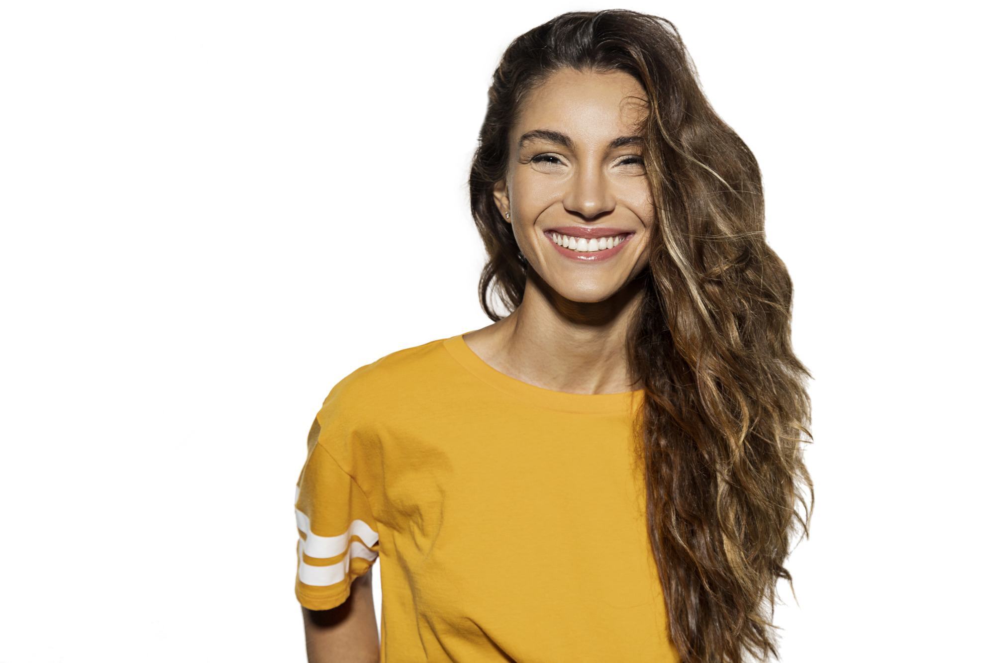 Hairstyles for round faces: Side waves