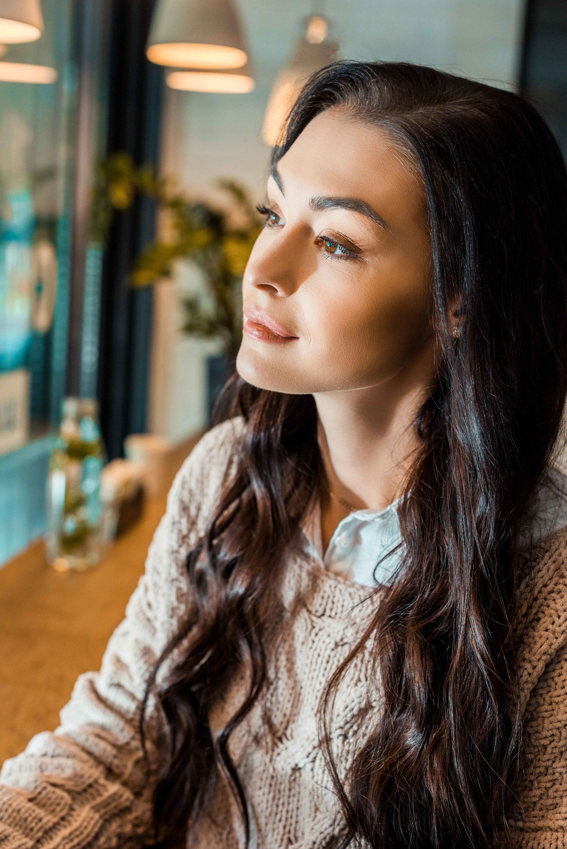 woman with long brown hair heatless curls hairstyle