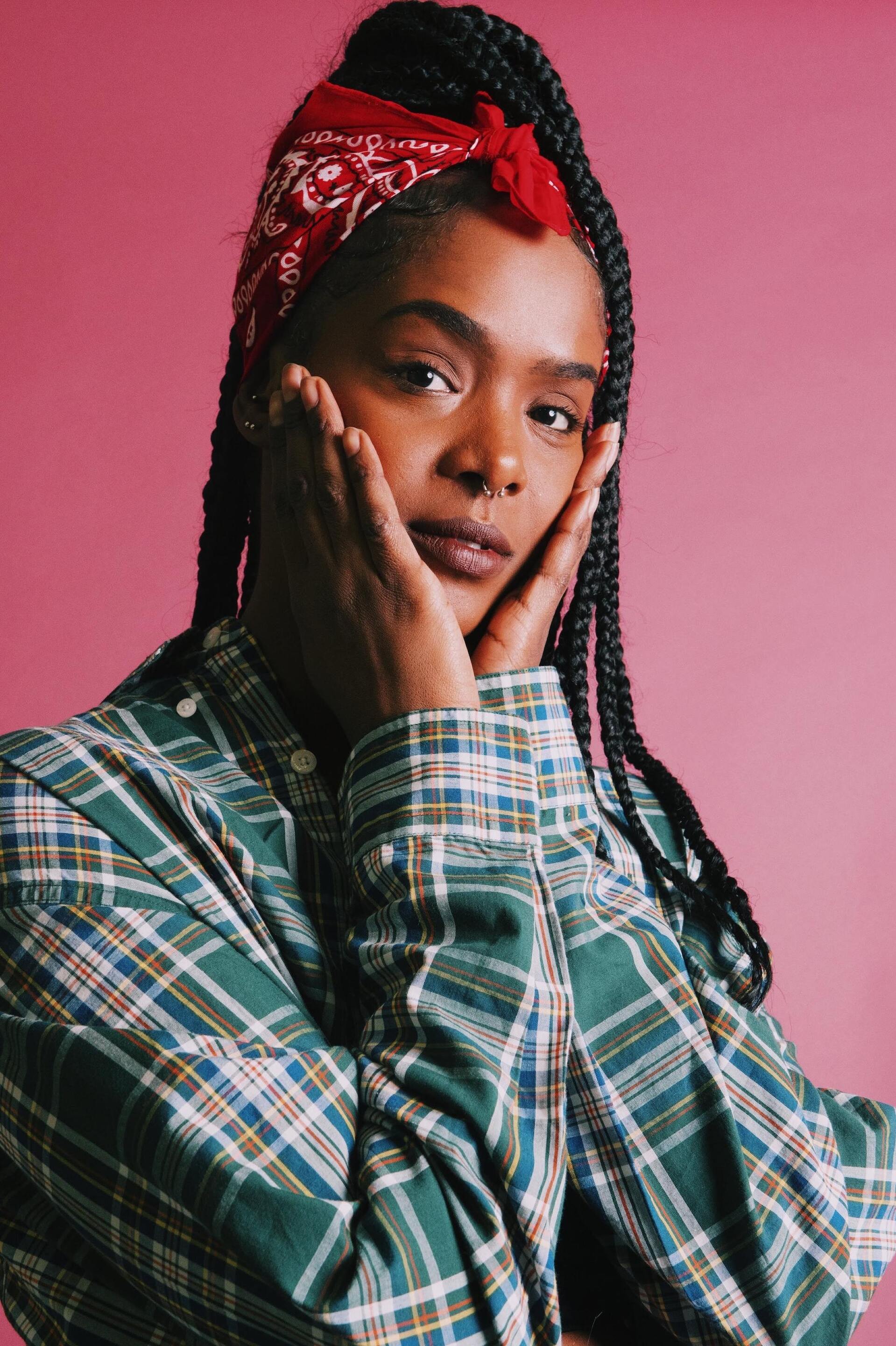 Twists side ponytail for hiking