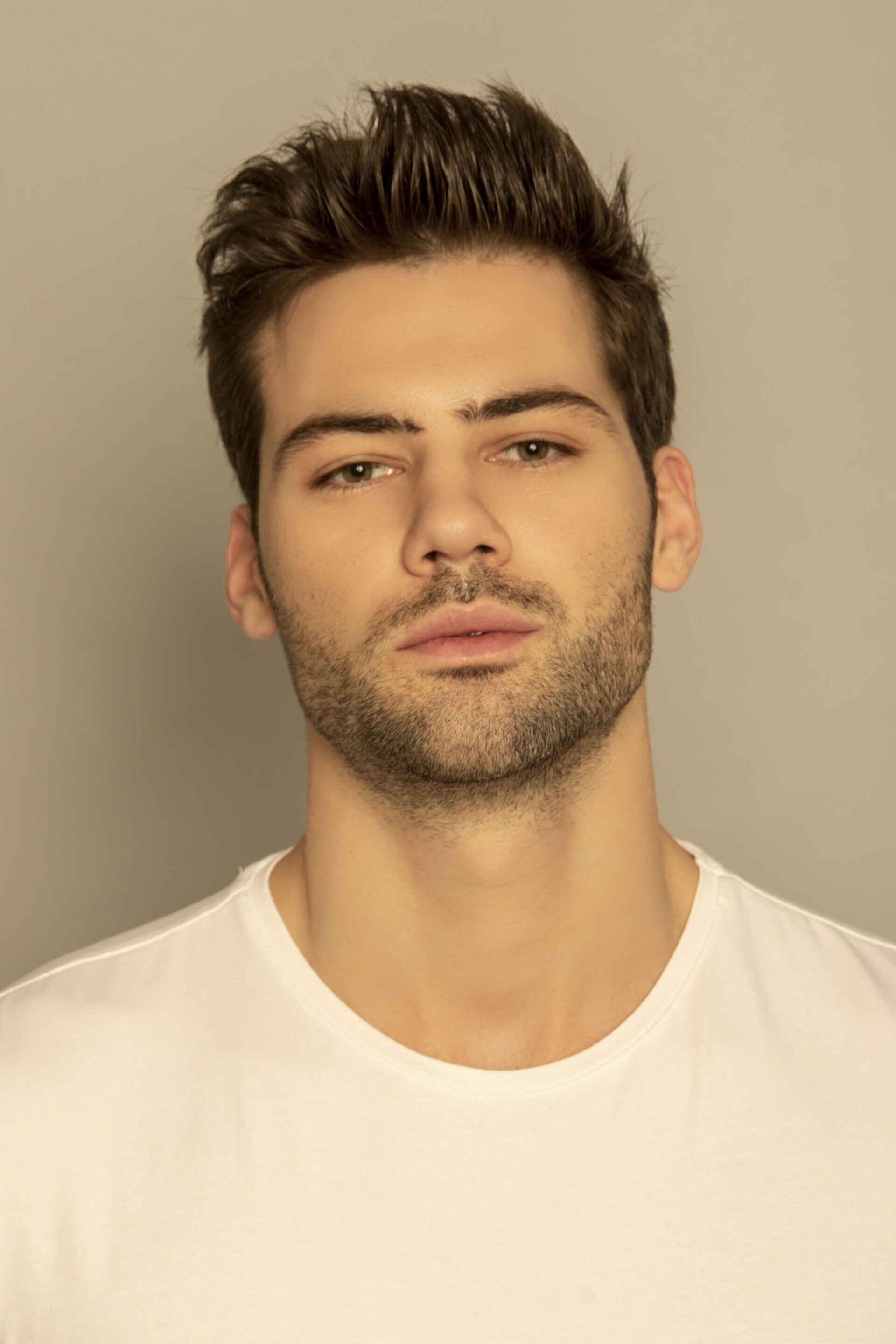 Man with a short choppy hairstyle for gym