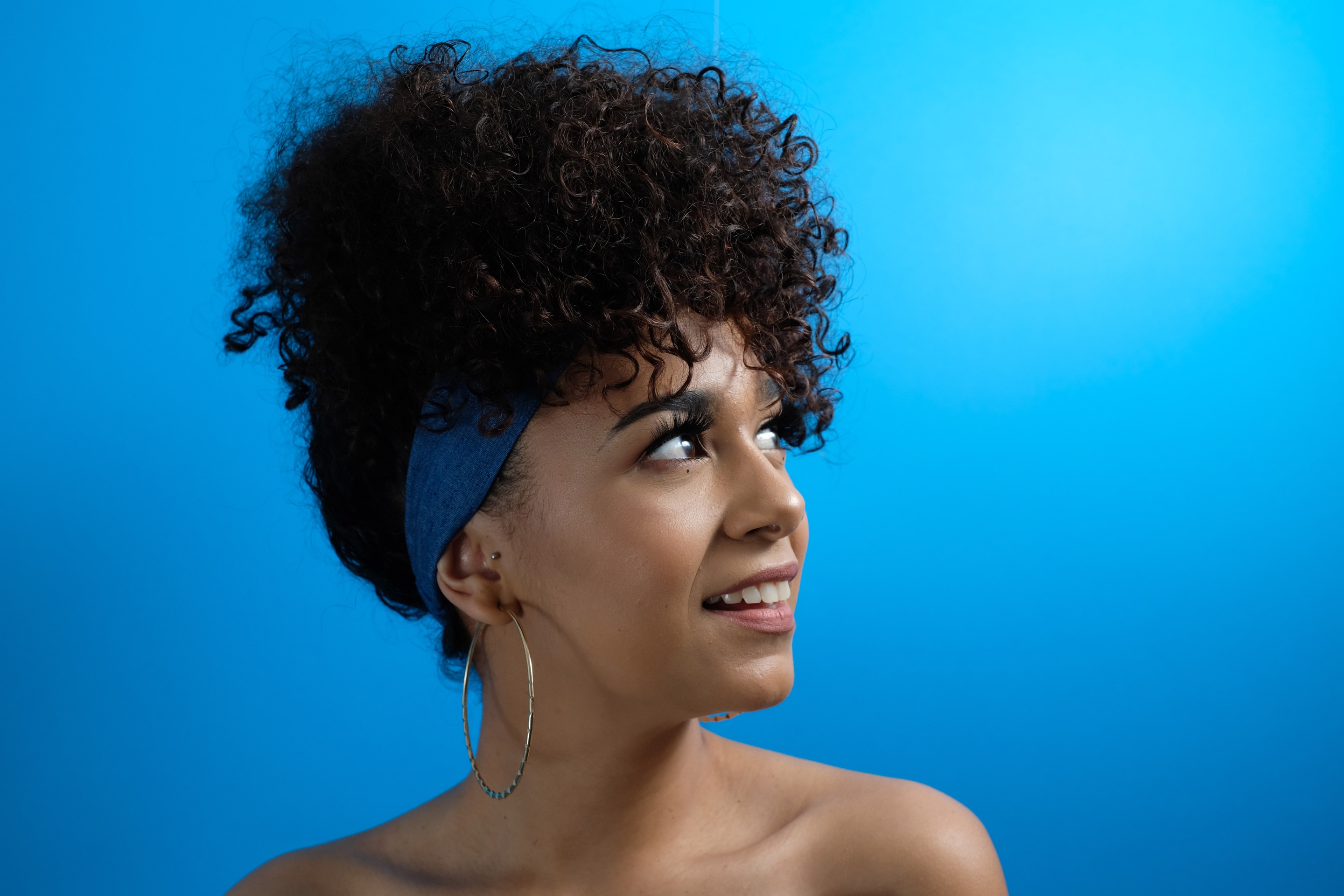 curly natural hair pineapple hairstyle