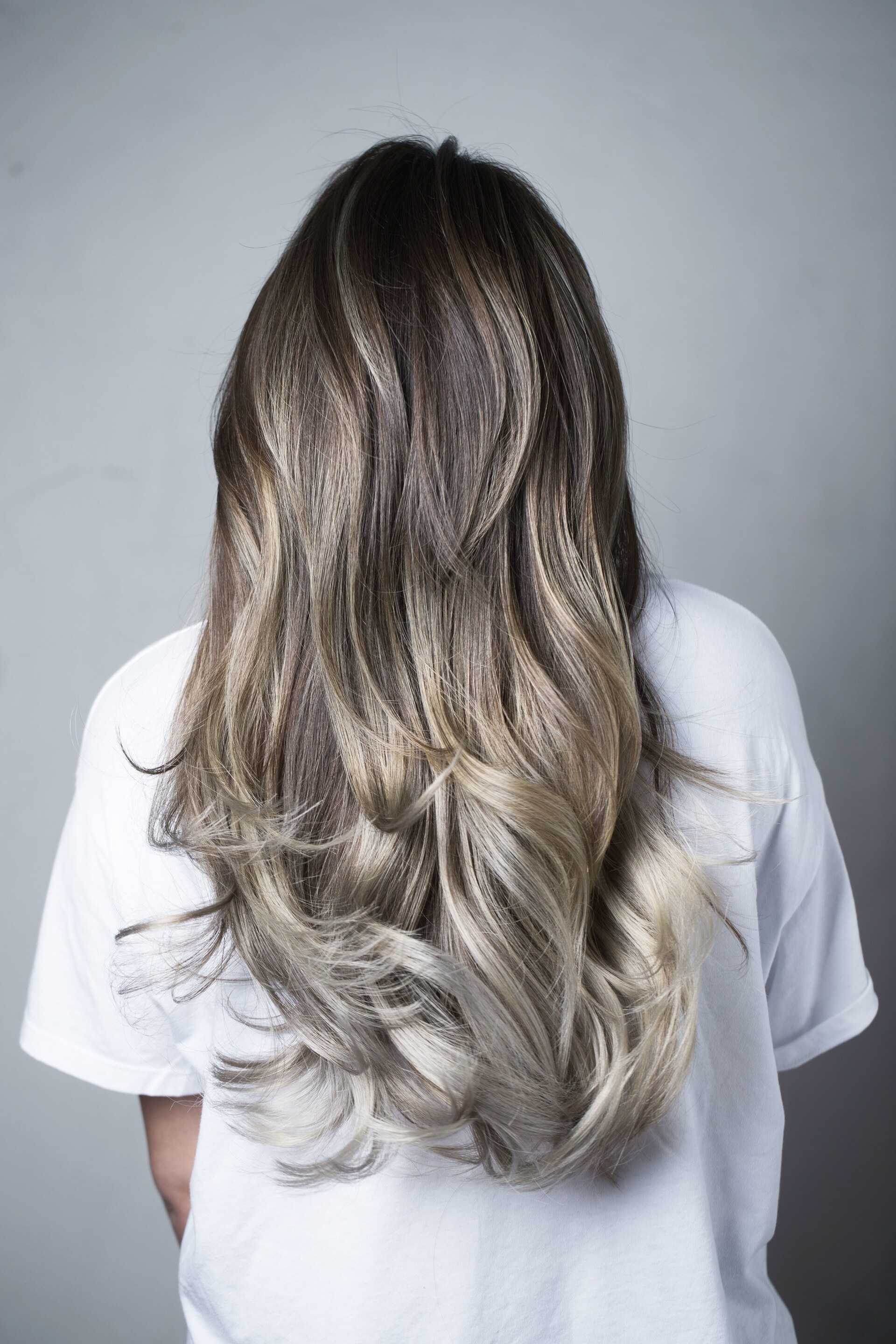 girl with long blonde tips