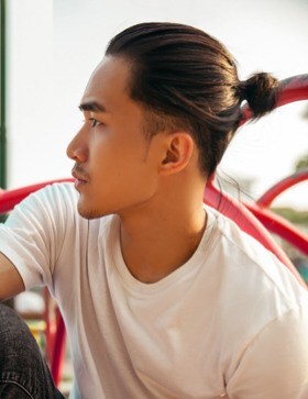 Low mun hairstyle