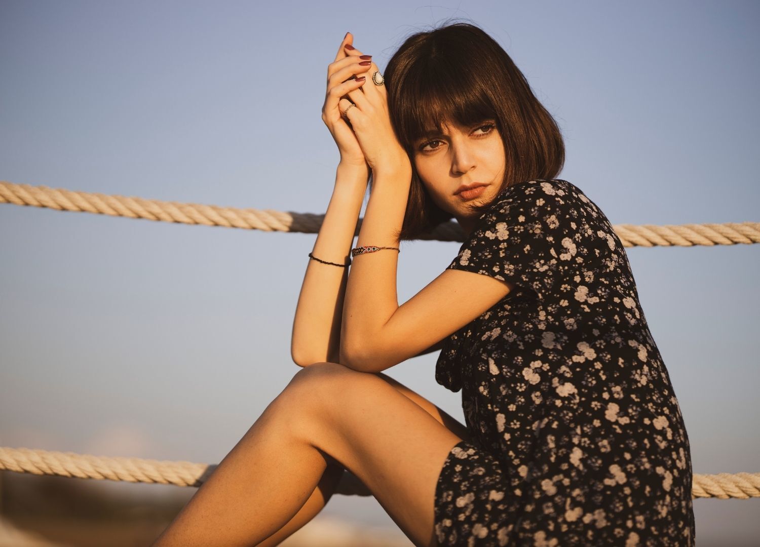 2022 hair trends: woman with a bob haircut with a full fringe