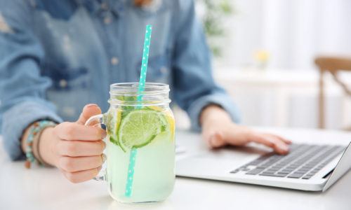 Cara Membuat Infused Water dalam 3 Menit
