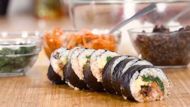 5 Cara Memasak Beras Merah Agar Lebih Enak dan Nggak Bikin Bosan